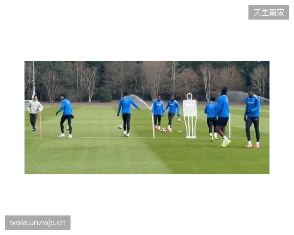 跟队：埃斯特旺参加了切尔西的公开训练，里斯、约恩森缺席