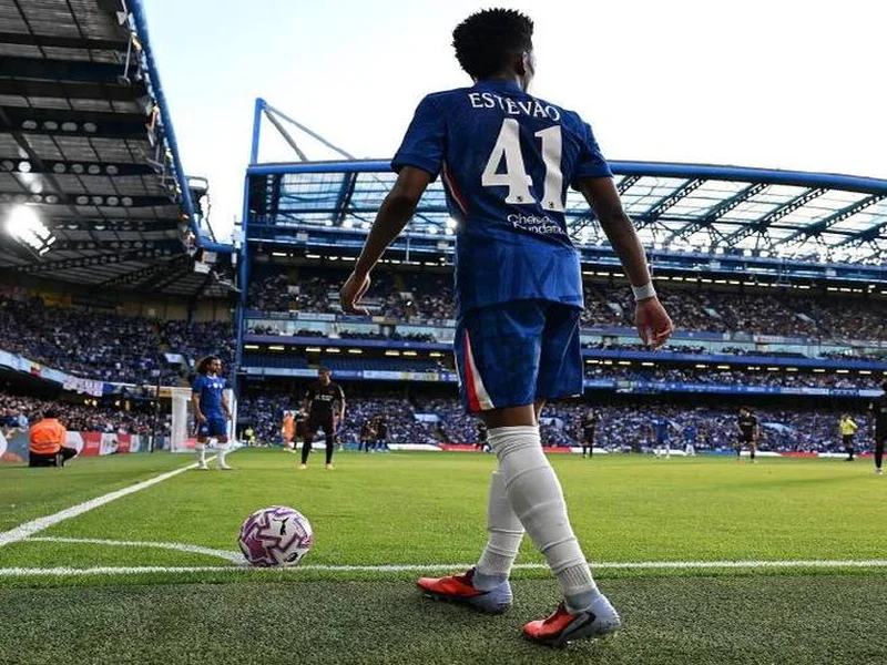 跟队：埃斯特旺参加了切尔西的公开训练，里斯、约恩森缺席